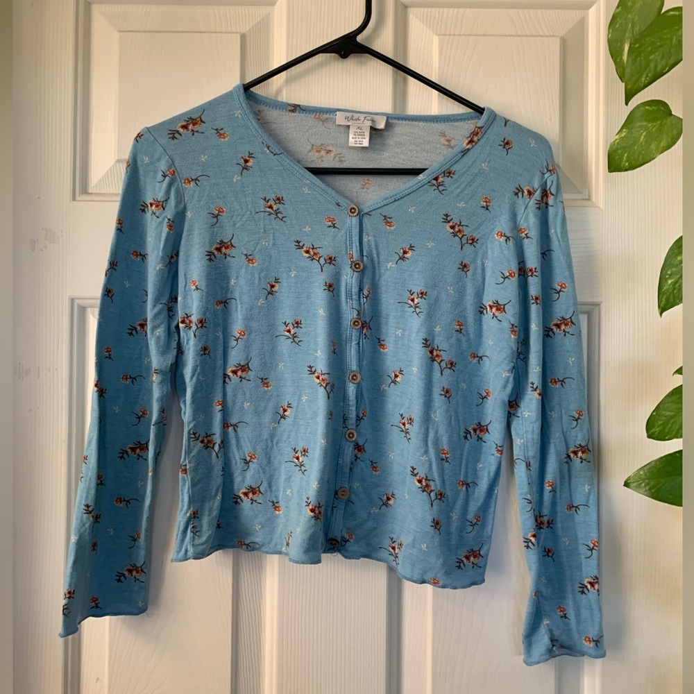 White Fawn (purchased at Tilly’s) Girls XL buttoned long sleeve tee